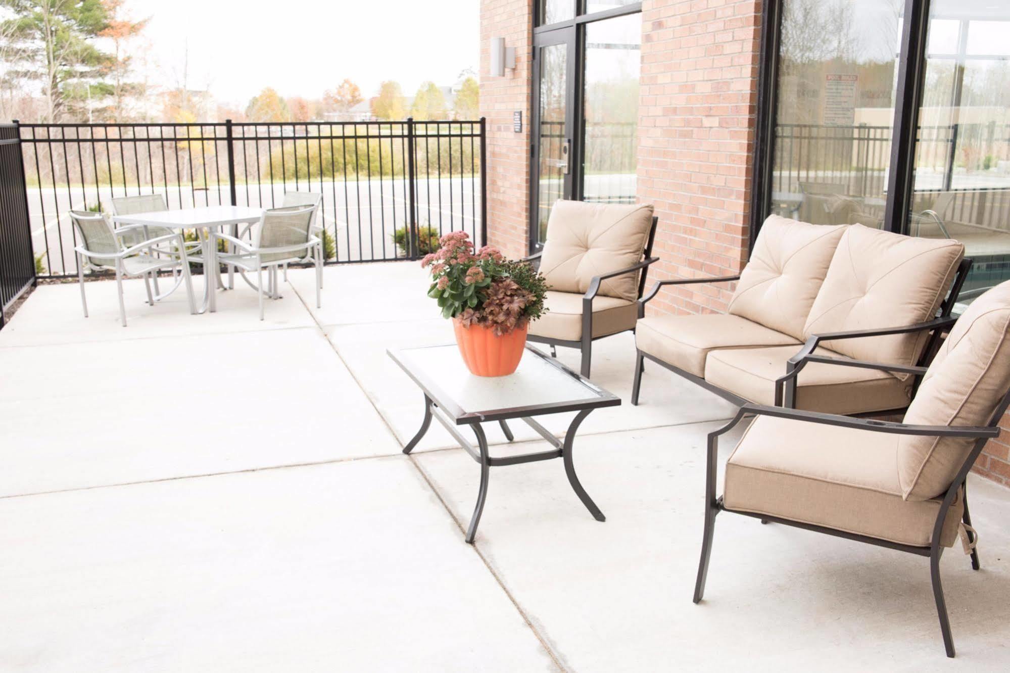 Hampton Inn&Suites Big Rapids, Mi Exterior foto